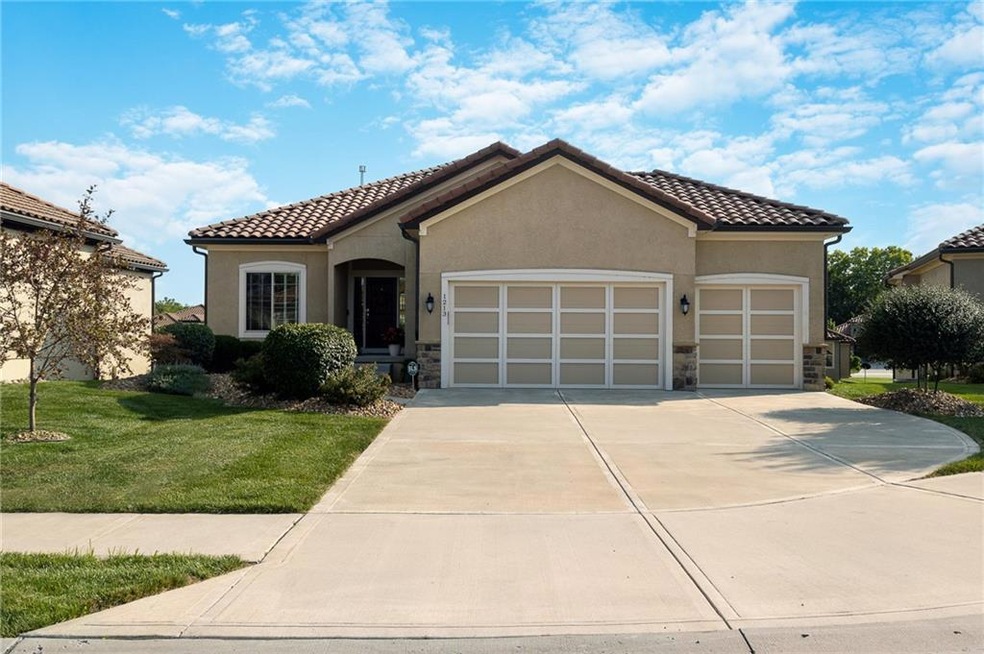 1213 SW Neelie Ln, Lees Summit, MO 64082 - photo 1