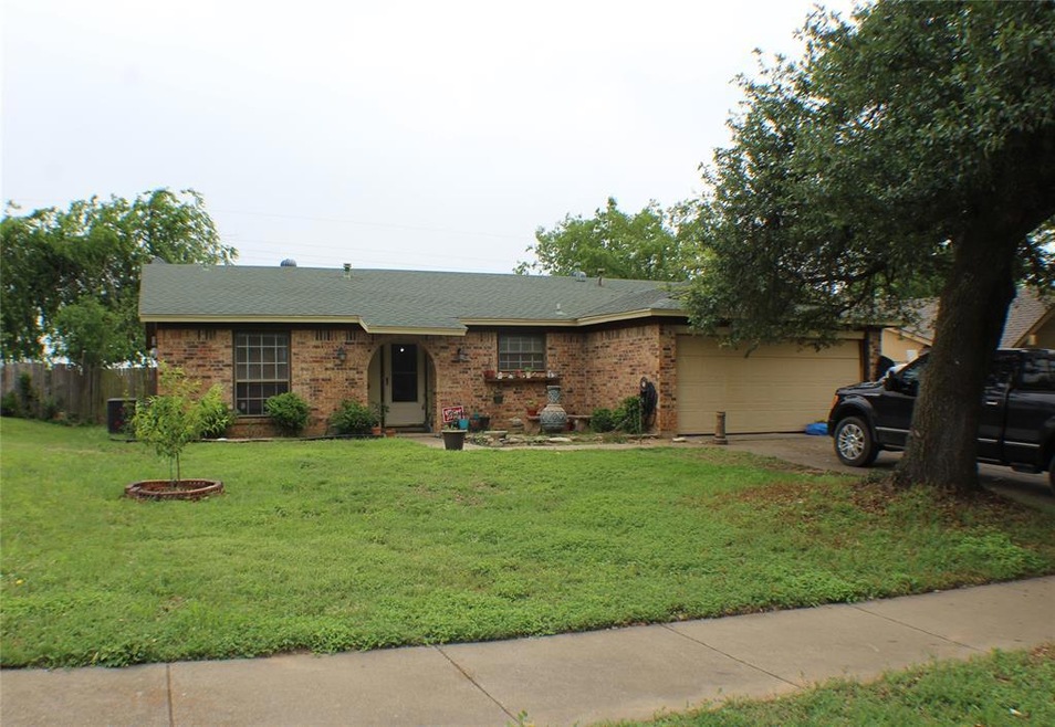 1407 Mimosa St, Cleburne, TX 76033 - photo 1