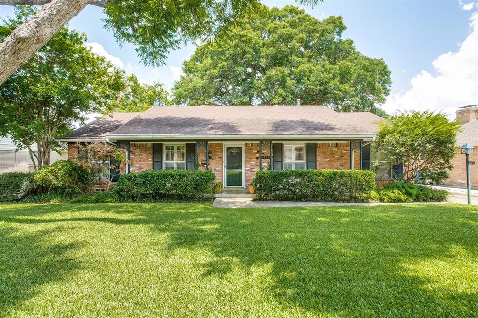 6245 Woodcrest Ln, Dallas, TX 75214 - photo 1