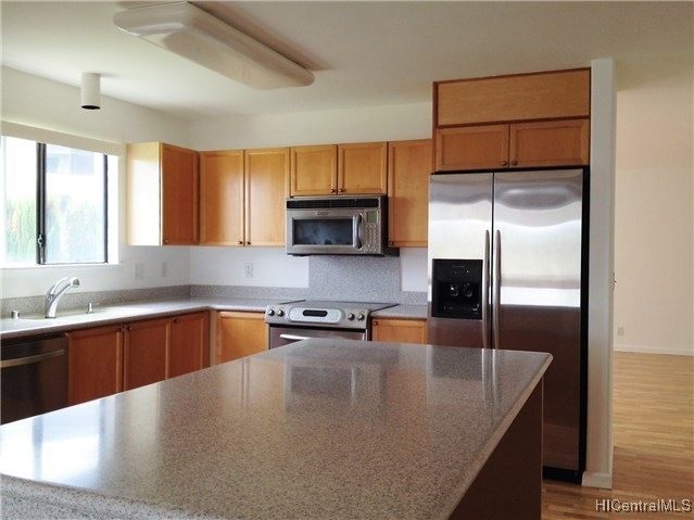Huge kitchen which can fit a dining table comforta