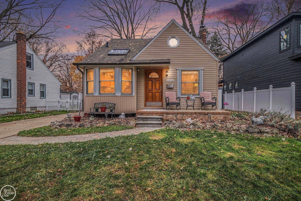 1033 Butternut Ave, Royal Oak, MI 48073 - photo 1