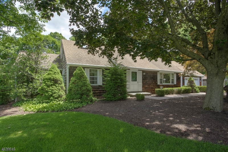 9 Apgar Ave, Gladstone, NJ 07934 - photo 1