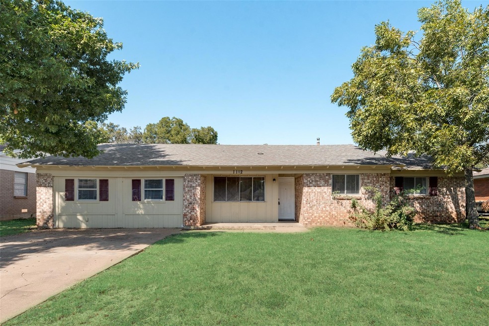 1112 Davis St, Cleburne, TX 76033 - photo 1