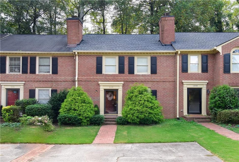 Welcome to 1228 Whitlock Ridge Dr!