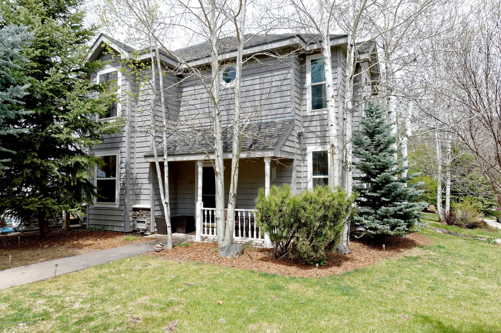 328 Meadowview Exterior