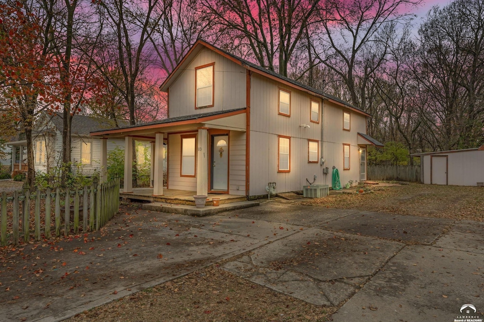 809 Maple St, Lawrence, KS 66044 - photo 1