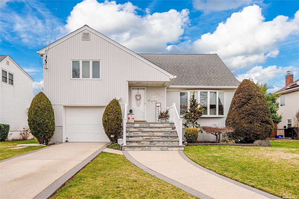 2878 Alfred Ct, Oceanside, NY 11572 - photo 1