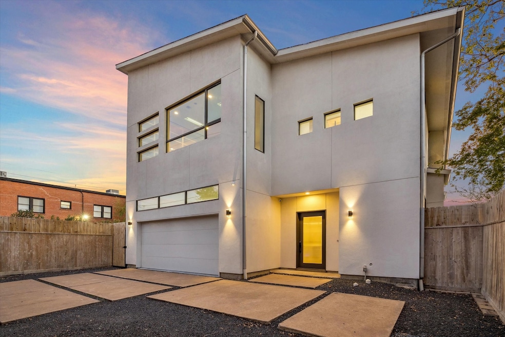 118 Tuam St, Houston, TX 77006 - photo 1