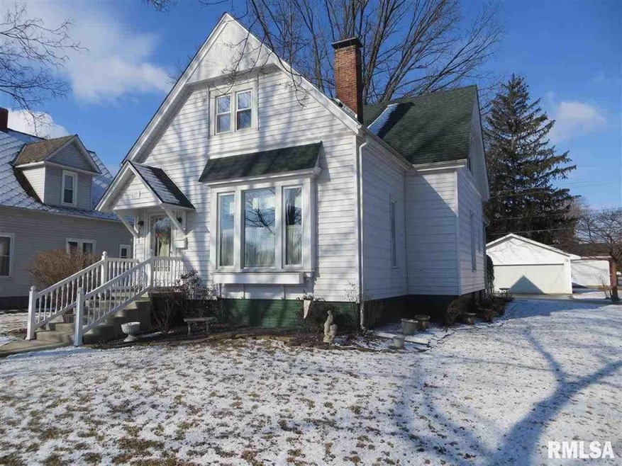 627 N Union St, Lincoln, IL 62656 - photo 1