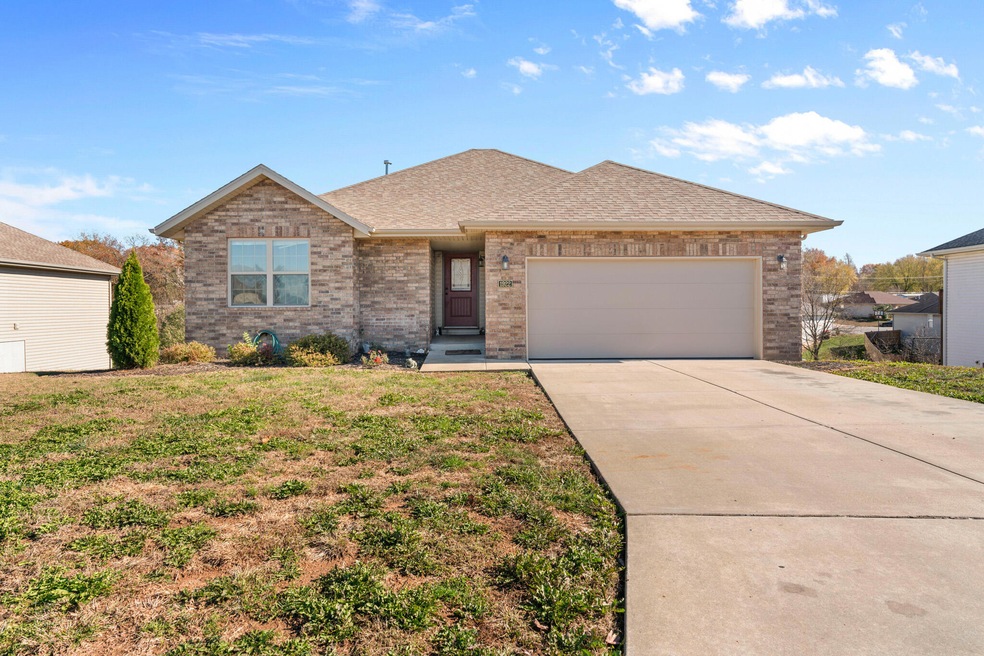 1922 N Seabrook Dr, Nixa, MO 65714 - photo 1