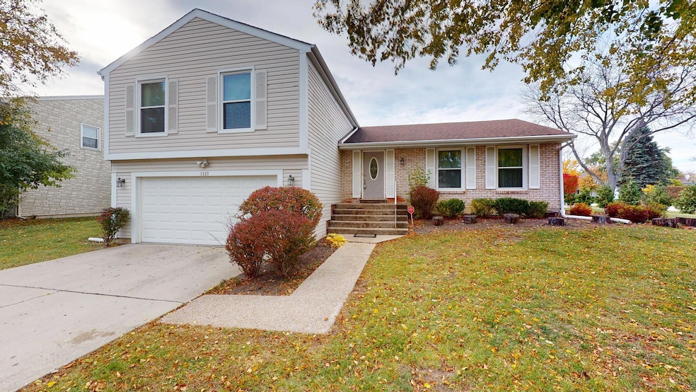 1327 Larchmont Dr, Buffalo Grove, IL 60089 - photo 1