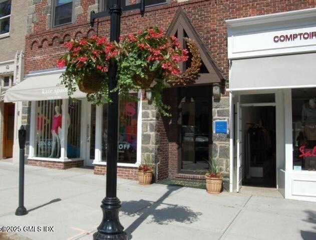 Front of Building Use