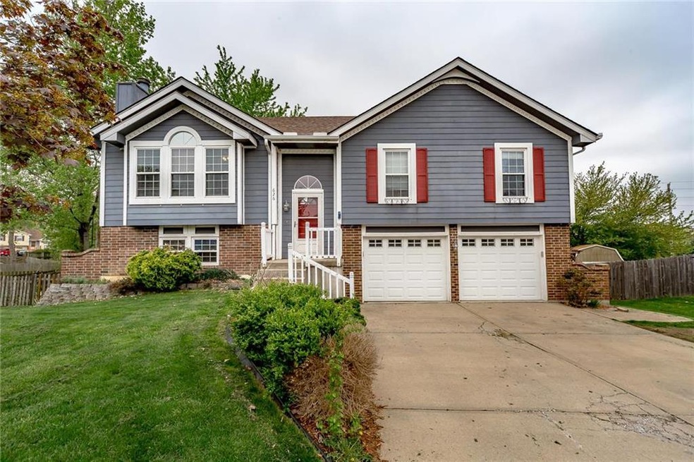 626 W Sierra Ct, Raymore, MO 64083 - photo 1