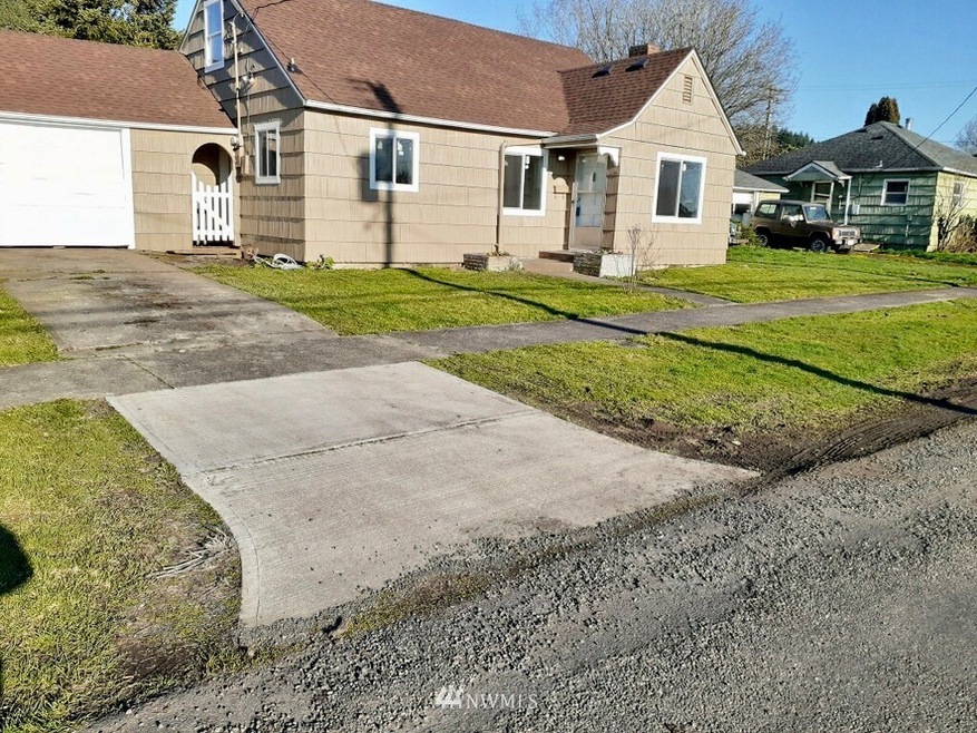 742 SW Mcfadden Ave, Chehalis, WA 98532 - photo 1