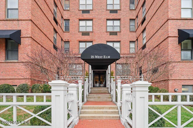 25 W Elm St unit 40, Greenwich, CT 06830 - photo 1