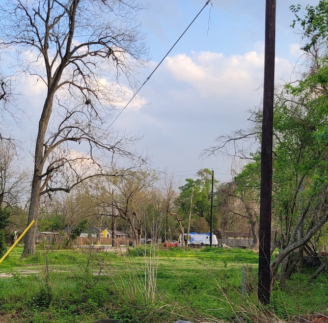 943 Green Meadow Ln, Houston, TX 77091 - photo 1