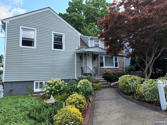 679 Greeley Ave unit 2nd/F, Fairview, NJ 07022 - photo 1