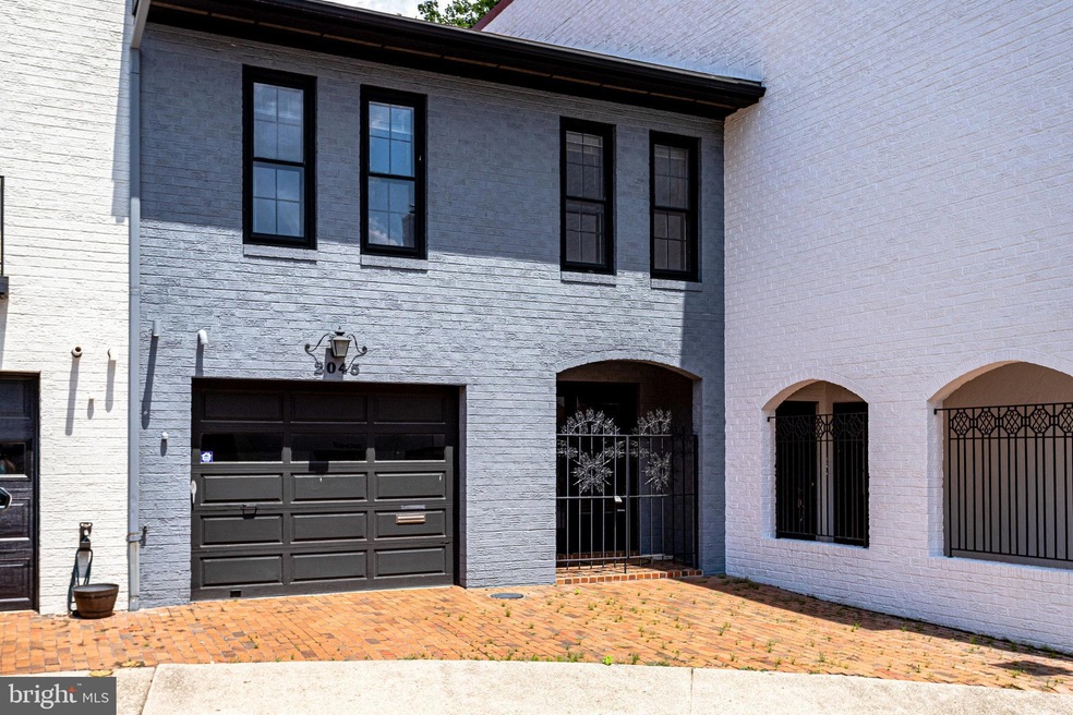 2045 N Abingdon St, Arlington, VA 22207 - photo 1