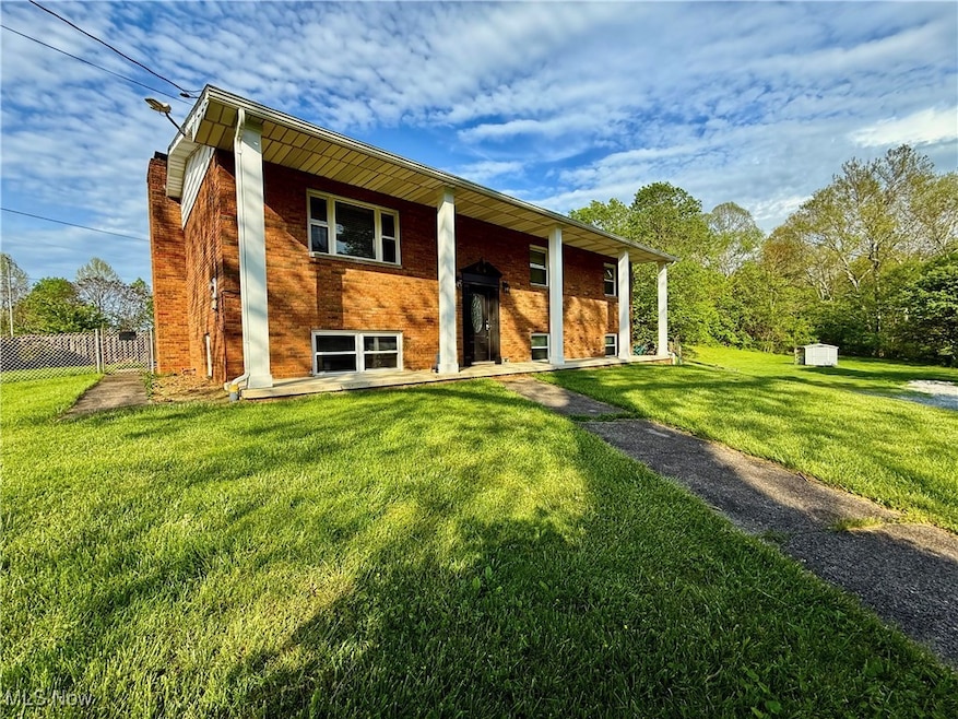 407 Keller Ln, Williamstown, WV 26187 - photo 1