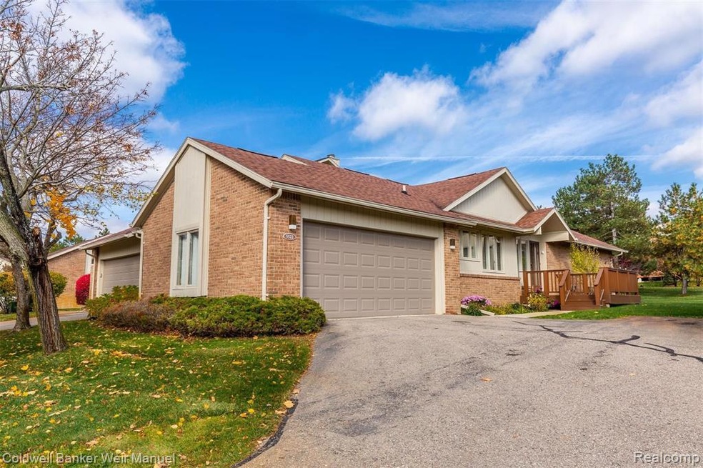 5522 Walnut Cir W, West Bloomfield, MI 48322 - photo 1