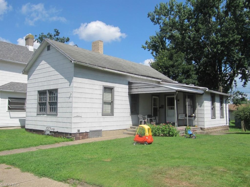 114 Walnut St, Coshocton, OH 43812 - photo 1