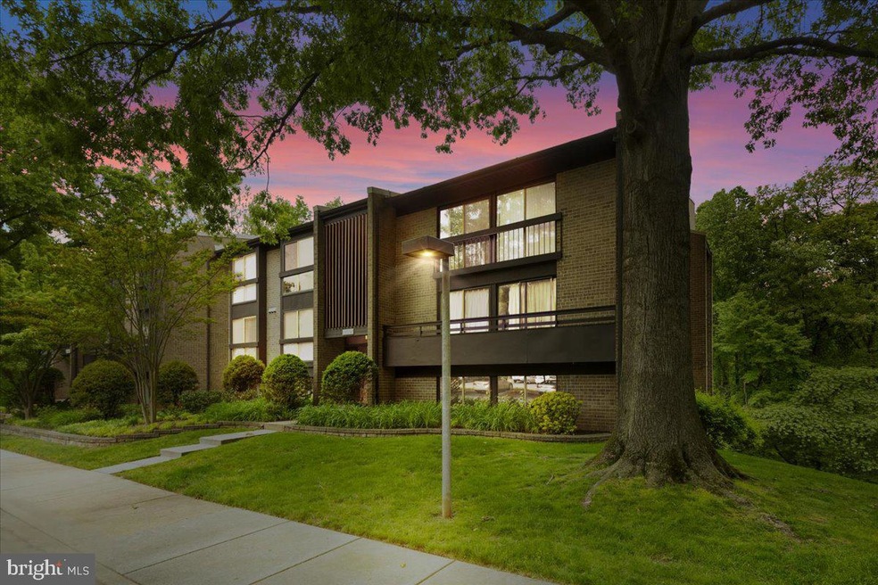 11554 Rolling Green Ct unit 101, Reston, VA 20191 - photo 1