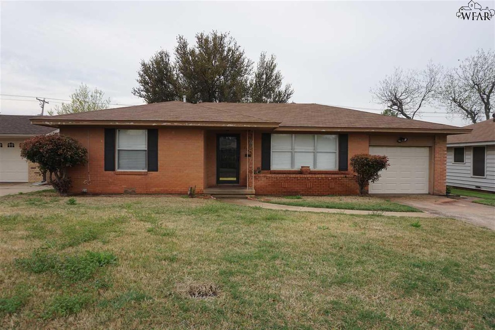 1565 Carol Ln, Wichita Falls, TX 76302 - photo 1