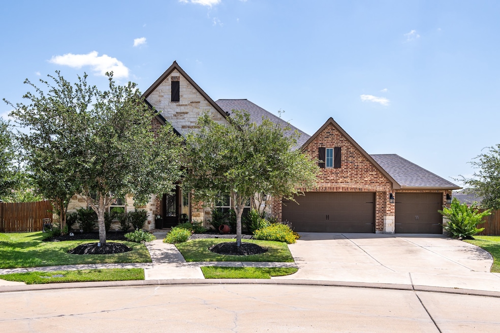 Beautiful one story w a 4 car tandem garage