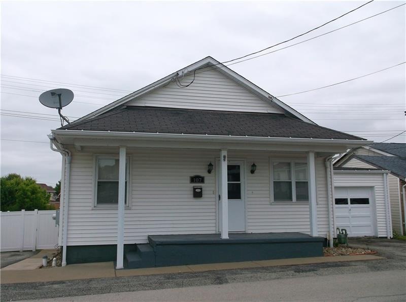 Adorable vinyl ranch for easy one level living!