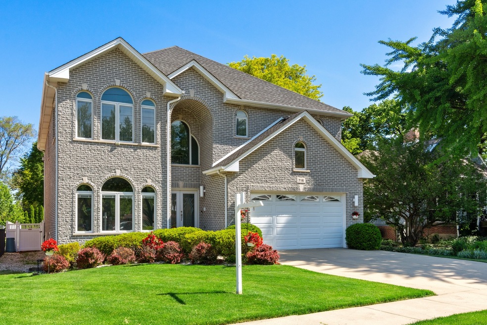 716 Howard Ave, Des Plaines, IL 60018 - photo 1