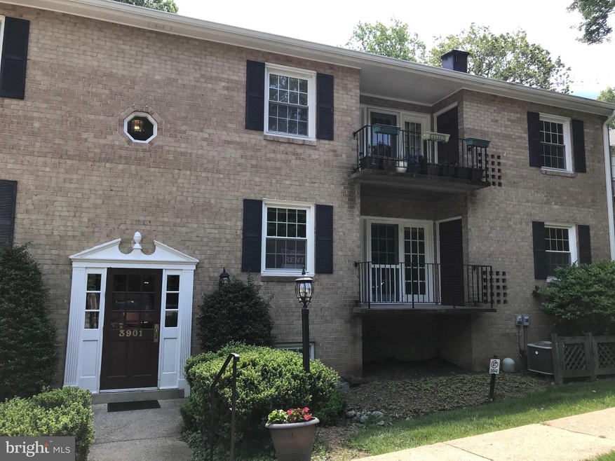 3901 Lyndhurst Dr unit 204, Fairfax, VA 22031 - photo 1