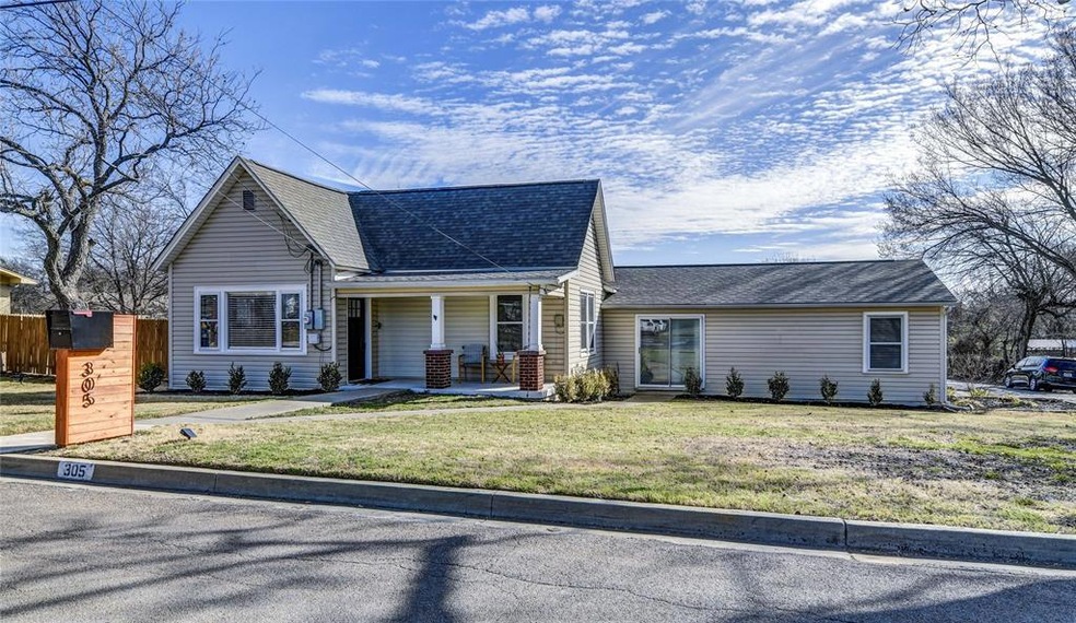 305 S Cowan St, Decatur, TX 76234 - photo 1