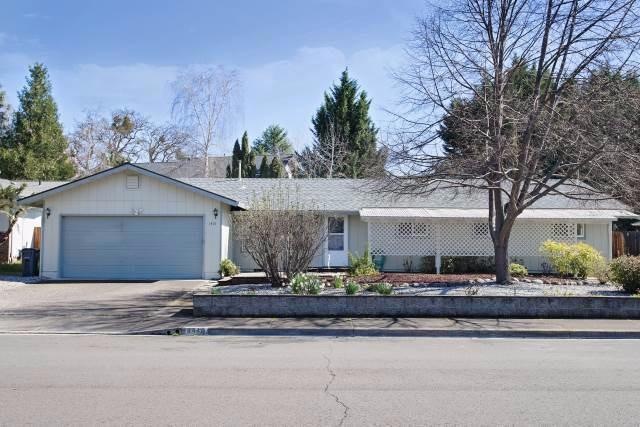 1410 Bonita Cir, Medford, OR 97504 - photo 1
