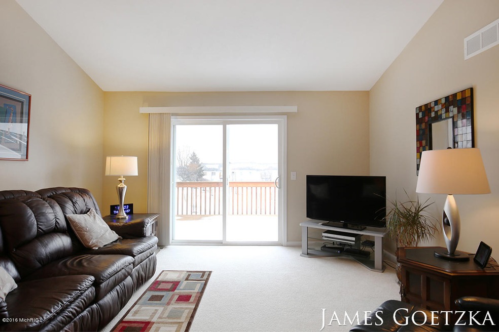 5512 Sahalee Dr SW unit 27, Wyoming, MI 49509 - photo 1