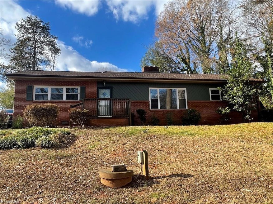 1102 Woods Dr, Statesville, NC 28677 - photo 1