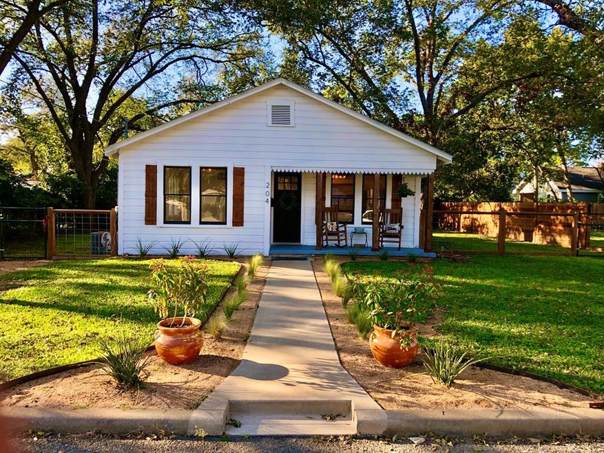 204 S Edison St, Fredericksburg, TX 78624 - photo 1