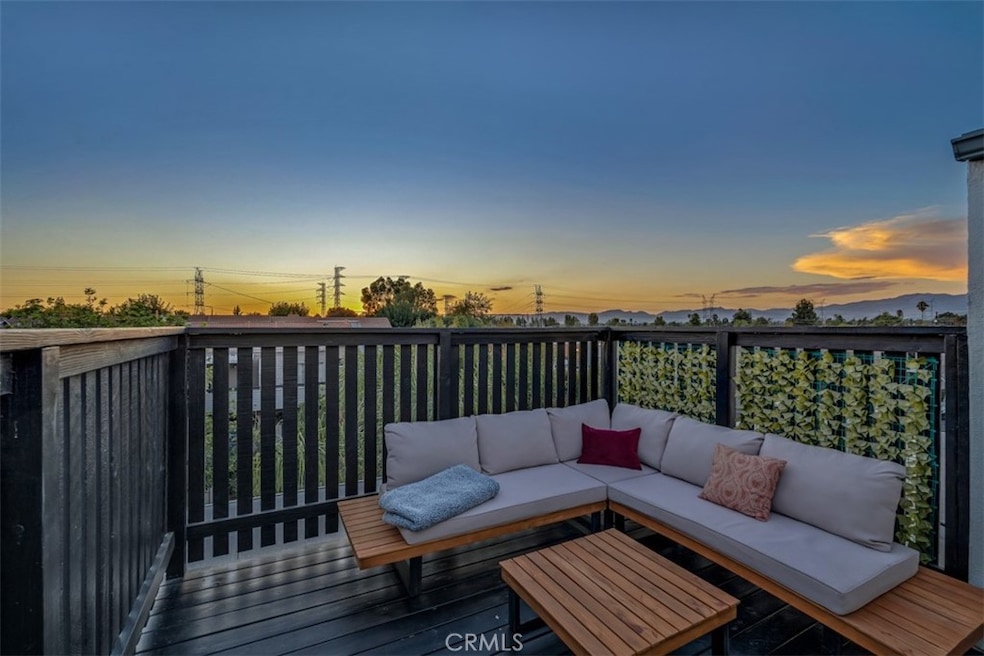 18645 Hatteras St unit 230, Tarzana, CA 91356 - photo 1