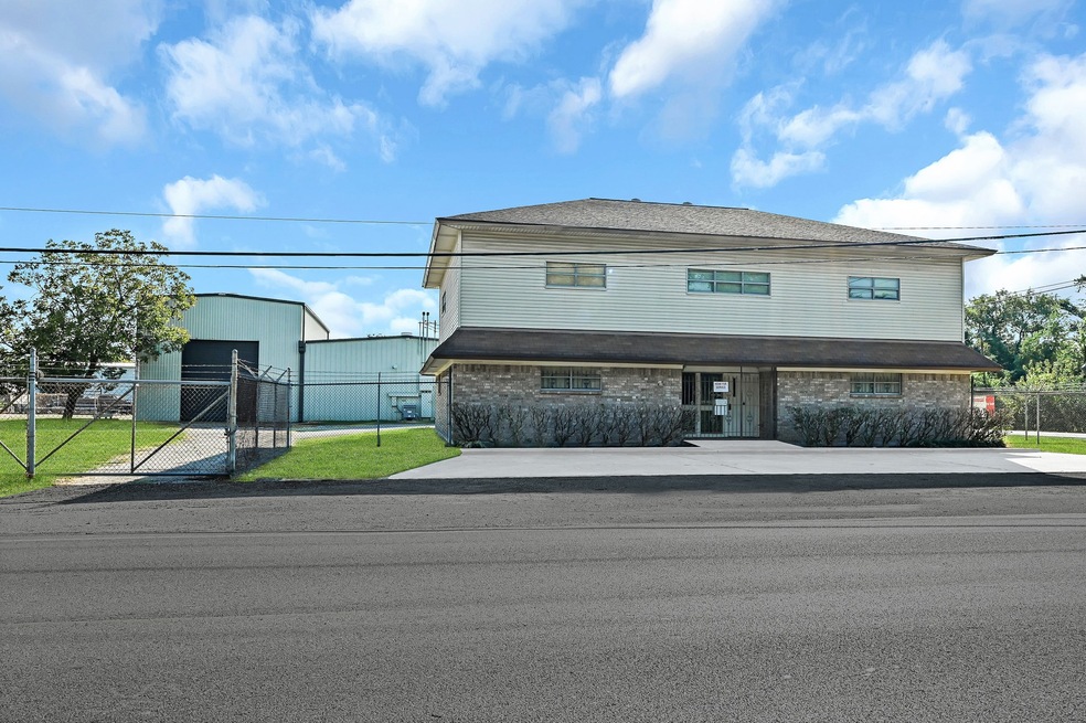 1211 Hollywood St, Houston, TX 77015 - photo 1