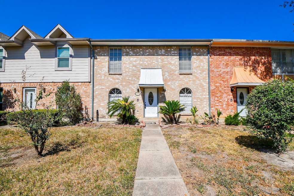 This can be your lovely new home! This 2-story, br