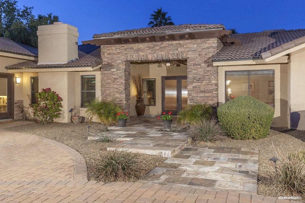 Great front porch/entry!