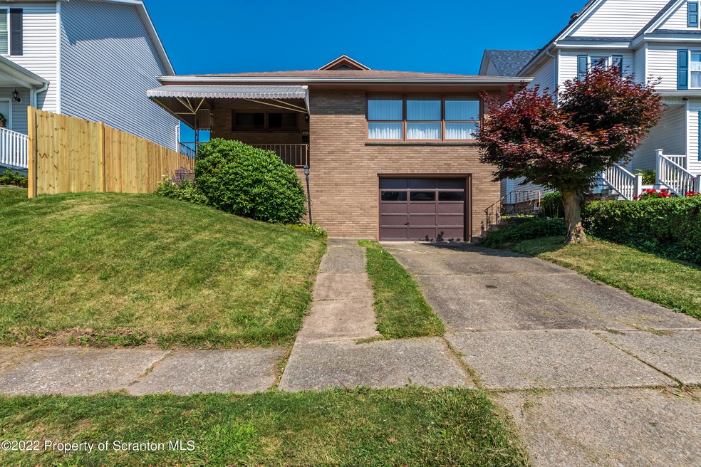 605 N Bromley Ave, Scranton, PA 18504 - photo 1