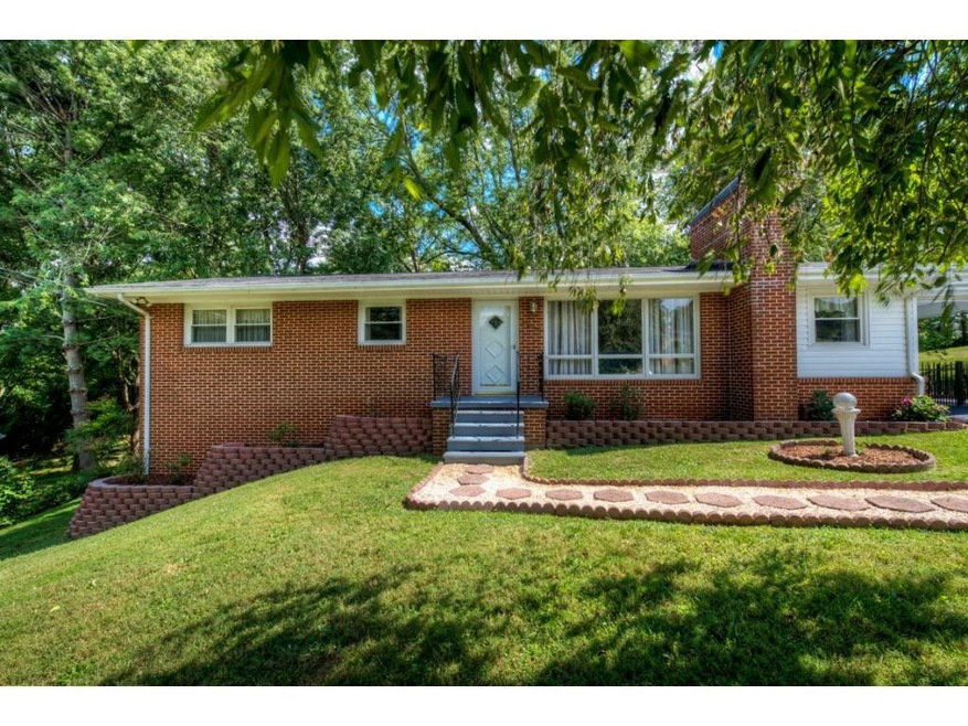 2206 Ridgefield Dr, Johnson City, TN 37601 - photo 1