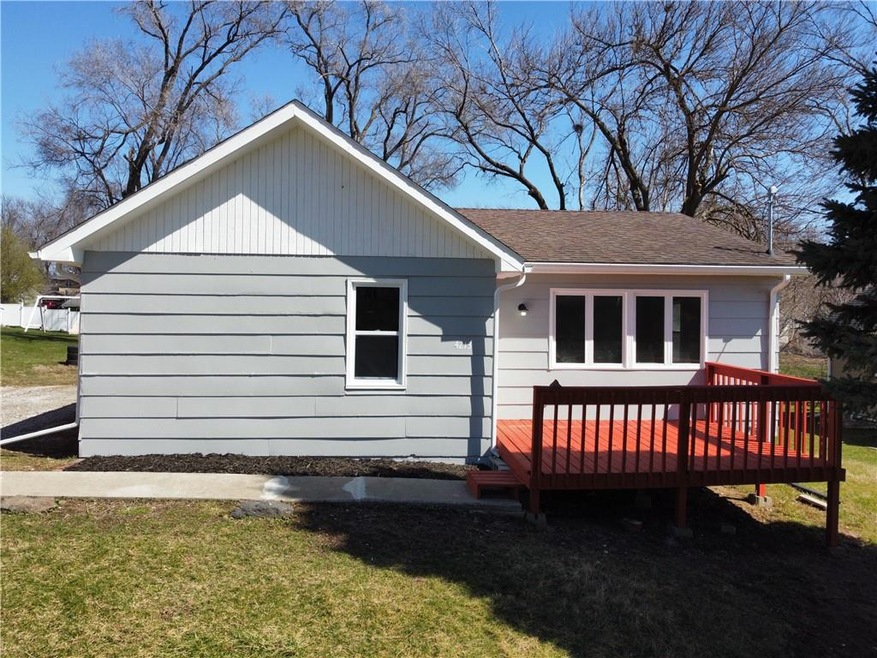 4213 SE 8th St, Des Moines, IA 50315 - photo 1