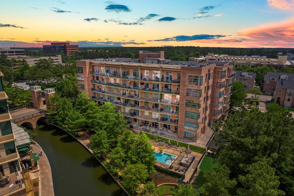Prime waterfront loft in the heart of The Woodland