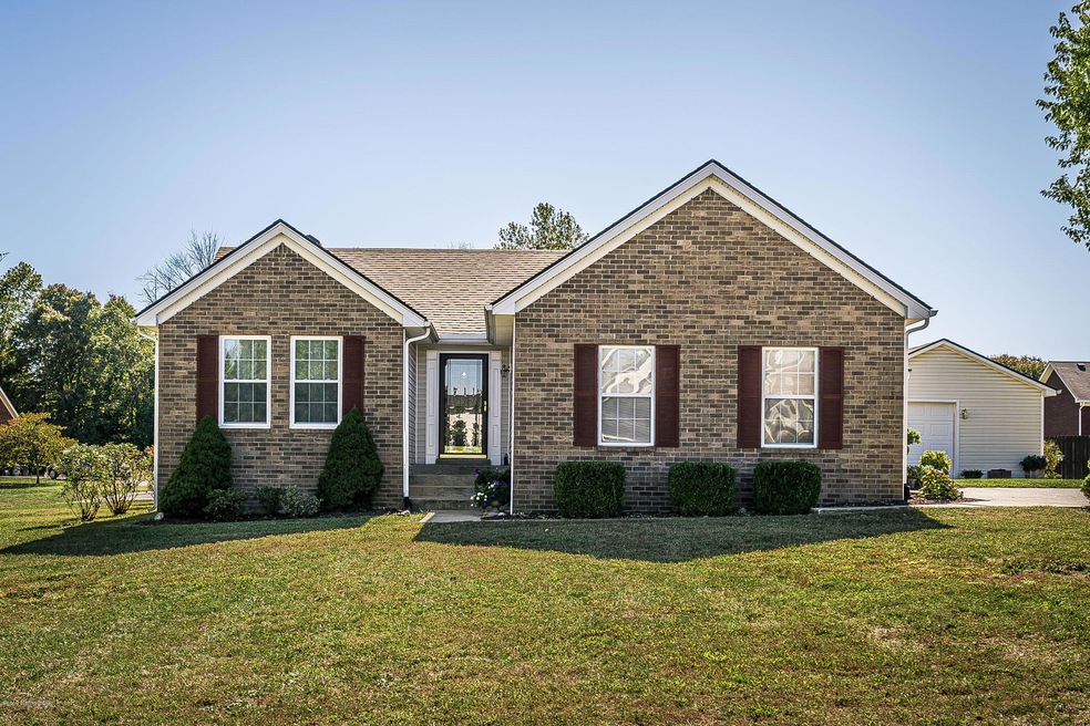 657 Helmwood Cir, Mount Washington, KY 40047 - photo 1