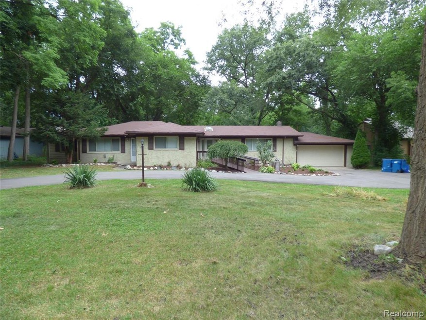 6120 Commerce Rd, West Bloomfield, MI 48324 - photo 1