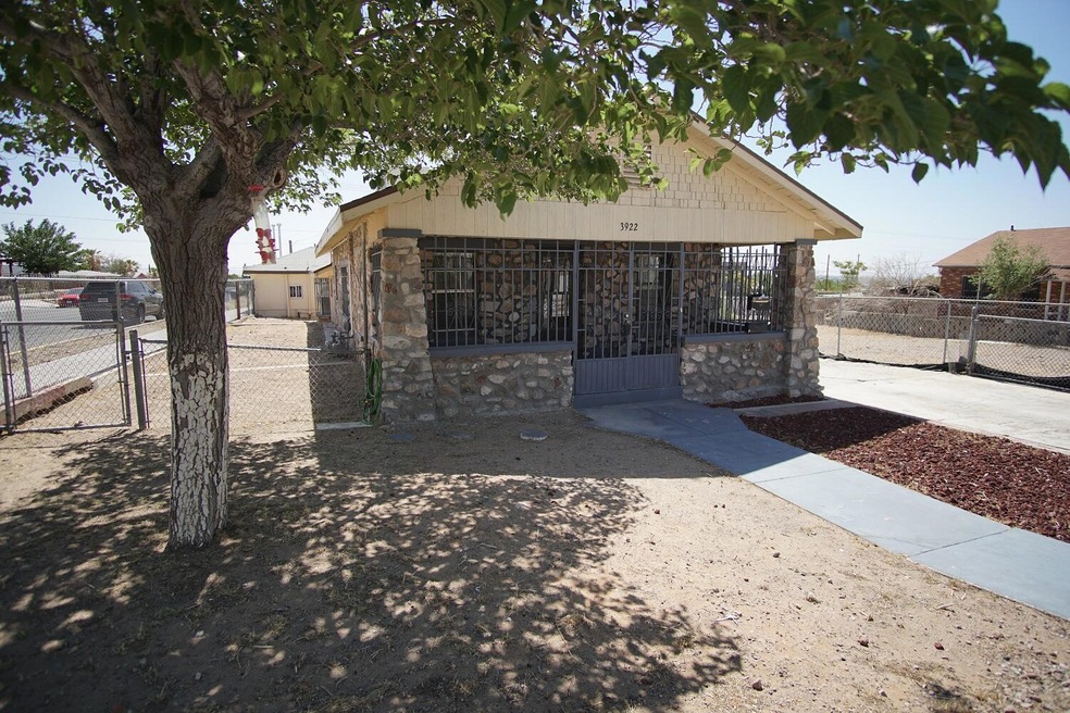3922 N Piedras St, El Paso, TX 79930 - photo 1