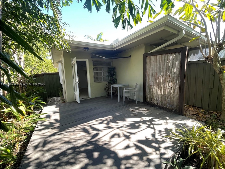 2215 NE 11th Ave unit 2215, Wilton Manors, FL 33305 - photo 1