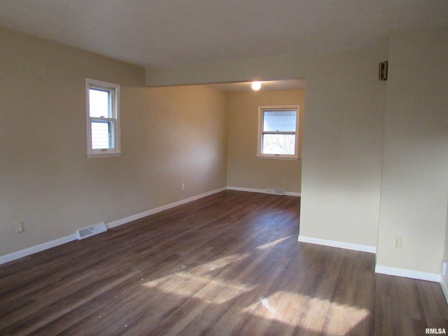 1620 Esplanade Ave, Davenport, IA 52803 - photo 1