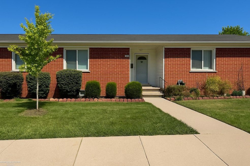 8755 Sterling St, Center Line, MI 48015 - photo 1